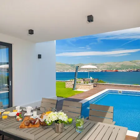 Seaside Luxury With A Swimming Pool Okrug Gornji, Ciovo - 24340 * Trogir