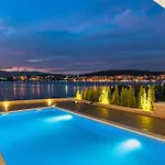 Vila Seaside Luxury With A Swimming Pool Okrug Gornji, Ciovo - 24340