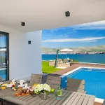 Seaside Luxury With A Swimming Pool Okrug Gornji, Ciovo - 24340 * Trogir