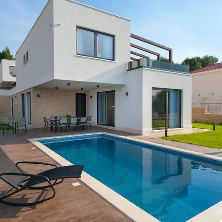 Seaside Luxury With A Swimming Pool Okrug Gornji, Ciovo - 24340 Willa *