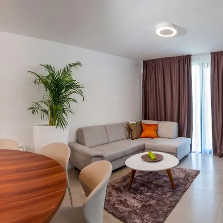 Seaside Luxury With A Swimming Pool Okrug Gornji, Ciovo - 24340 *