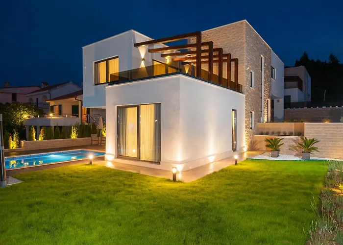 Seaside Luxury With A Swimming Pool Okrug Gornji, Ciovo - 24340 Willa *