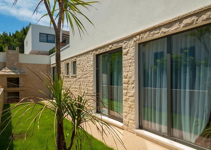 Willa Seaside Luxury With A Swimming Pool Okrug Gornji, Ciovo - 24340 Trogir