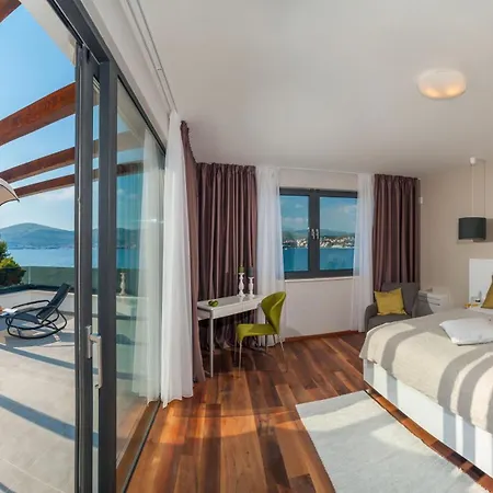 Seaside Luxury With A Swimming Pool Okrug Gornji, Ciovo - 24340 Villa