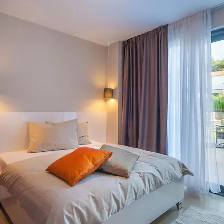 Seaside Luxury With A Swimming Pool Okrug Gornji, Ciovo - 24340