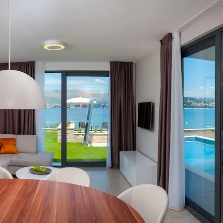 Seaside Luxury With A Swimming Pool Okrug Gornji, Ciovo - 24340 Villa