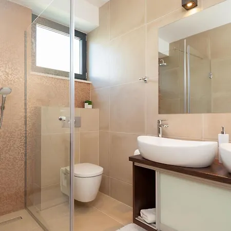 Seaside Luxury With A Swimming Pool Okrug Gornji, Ciovo - 24340 * Trogir