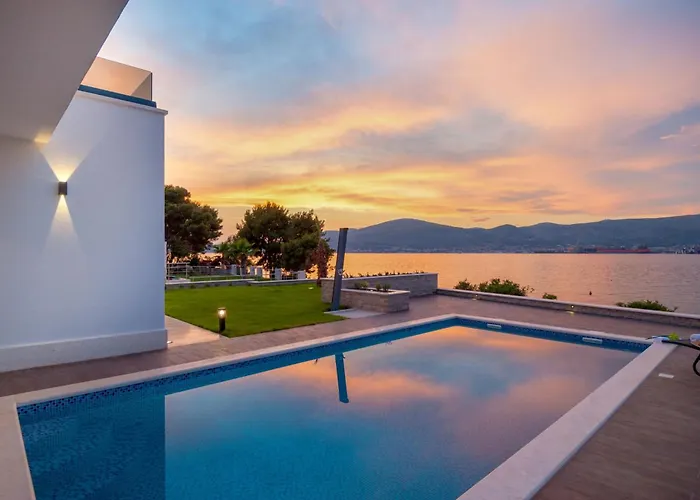 Seaside Luxury With A Swimming Pool Okrug Gornji, Ciovo - 24340 *