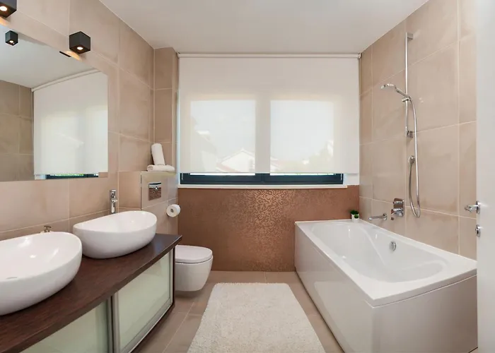 Seaside Luxury With A Swimming Pool Okrug Gornji, Ciovo - 24340 ヴィラ *